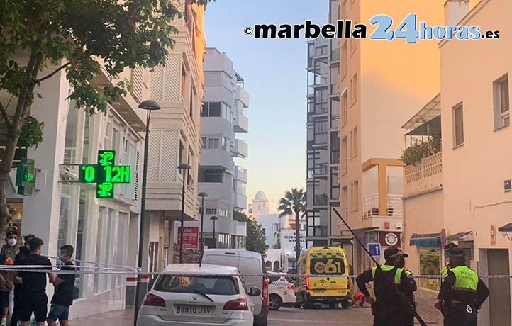 Fallece una mujer al caer desde un balcón en el centro de Marbella