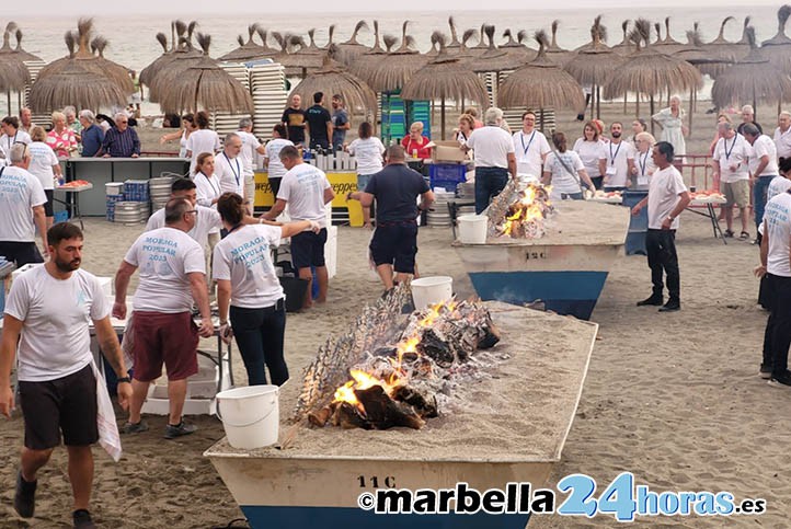 Más de 1 500 kilos de sardinas al espeto para despedir el verano en