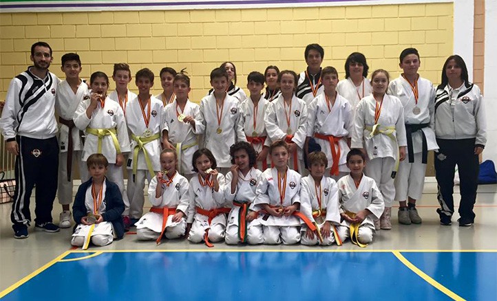El Olympic Karate School logra 17 medallas en el Provincial Promesas
