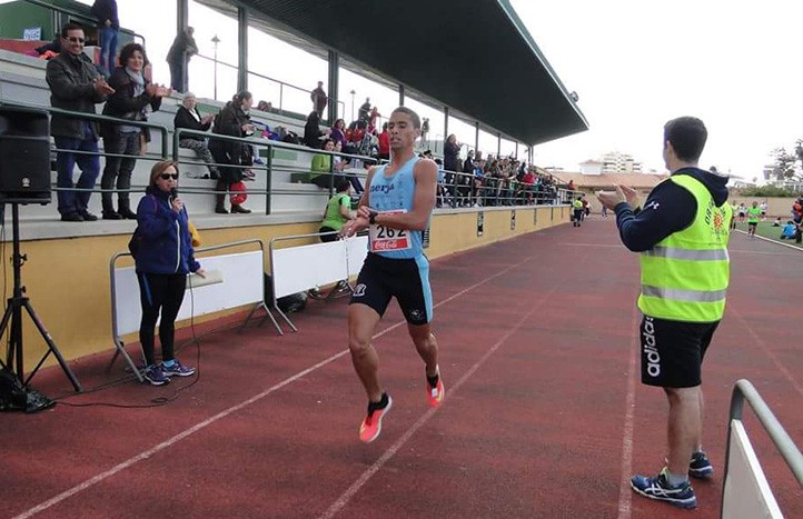 Alfonso Toledo inicia el II Circuito de Carreras de Fuengirola con victoria