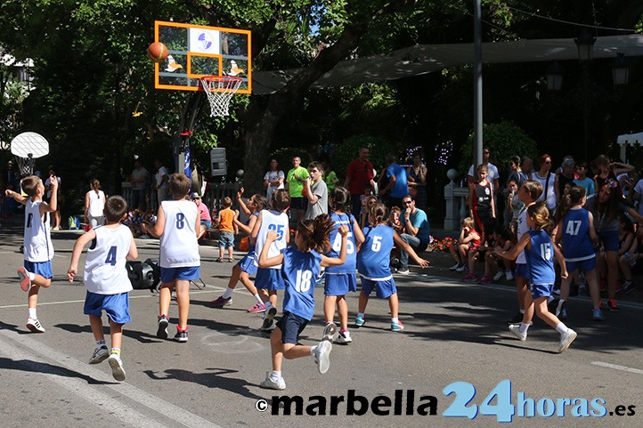 Intensa jornada de básket con el torneo 3x3 en el centro de Marbella