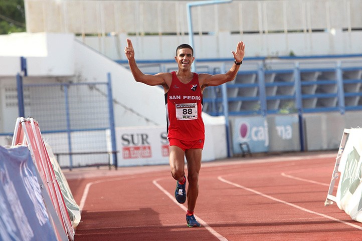 Antonio Correa vence en la IV Carrera Solidaria Kilómetros con Causa