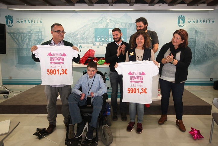 Deportistas por una Causa entrega casi 12.000 euros a Debra y AVOI