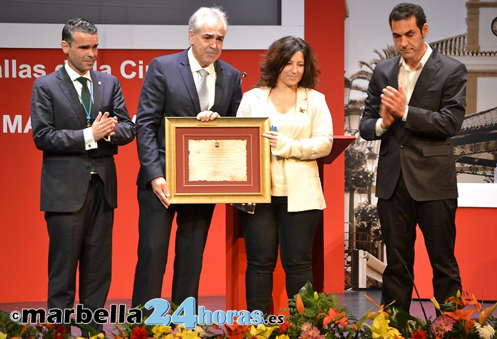 Pablo Ráez recibe el homenaje de Marbella con la Medalla de la Ciudad