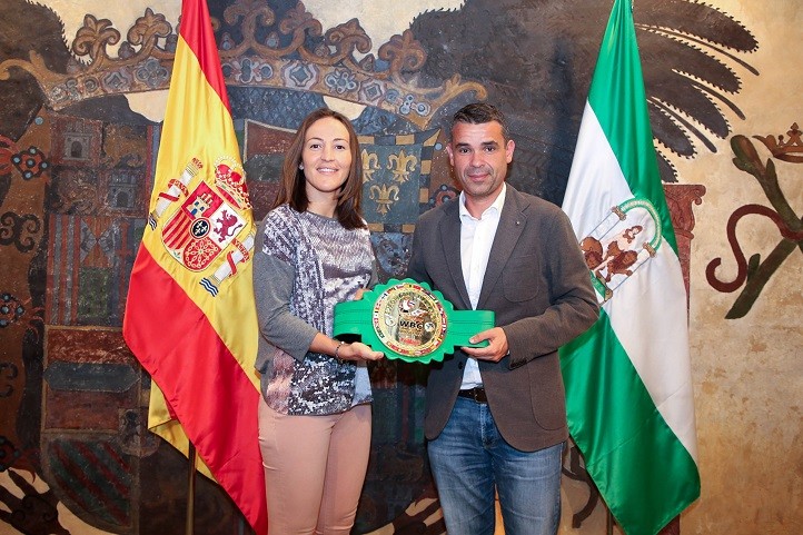 Marbella reconoce la trayectoria de la luchadora marbellí Iman Ghbalou