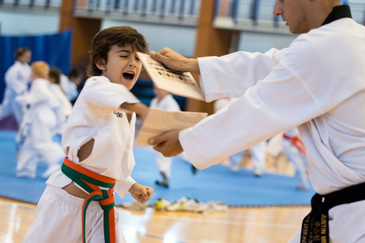 Más de 120 deportistas participan en la exhibición de taekwondo en San Pedro