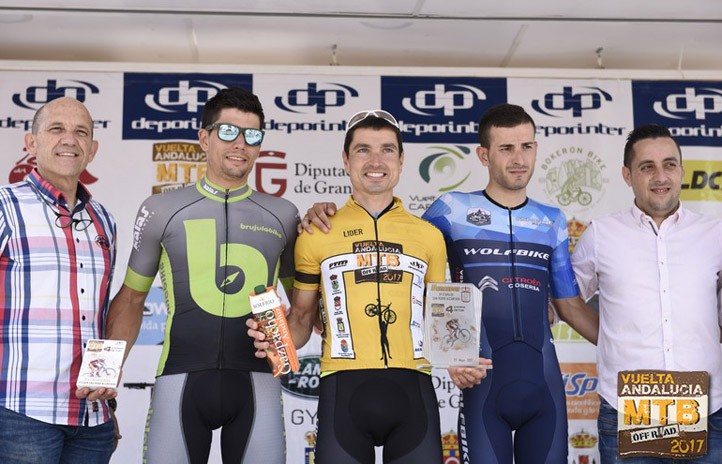 Carrasco gana en San Pedro la 3ª etapa de la Vuelta a Andalucía MTB