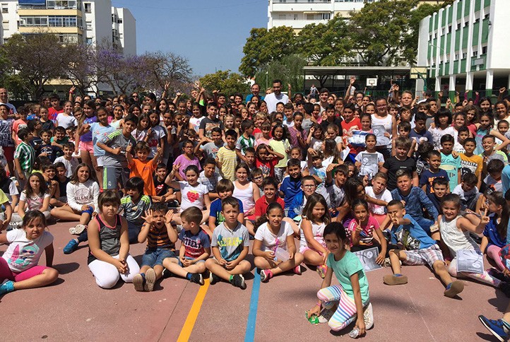 El Colegio Santa Teresa vibra con la visita del CB Marbella