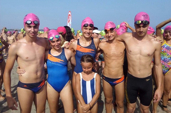 El CN Marbella consigue dos medallas de oro en la III Travesía de Estepona