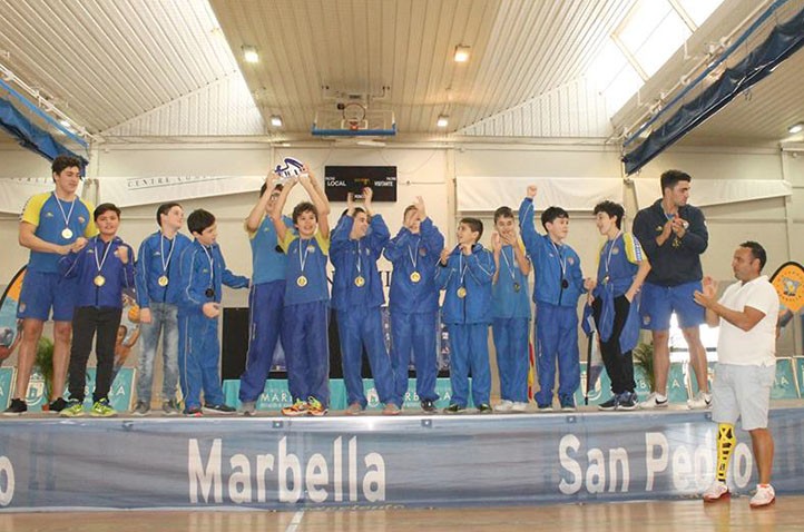 El CN Cataluña gana el décimo Torneo de Waterpolo alevín mixto en Marbella