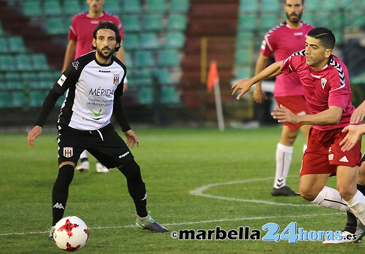 El Marbella FC da la baja a Miguelito y ficha a Álex Bernal, del Mérida