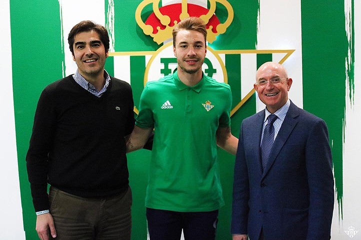 Loren amplía contrato con el Betis hasta 2021 y llevará el número 16