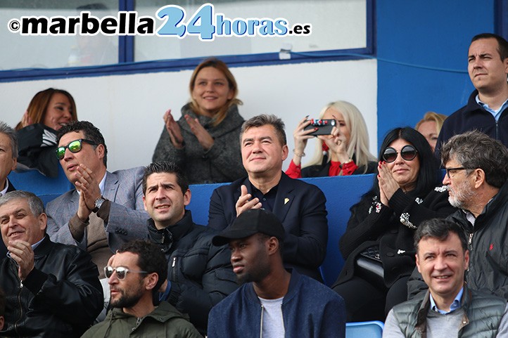 El presidente Grinberg disfruta de la victoria y recibe el cariño de su afición