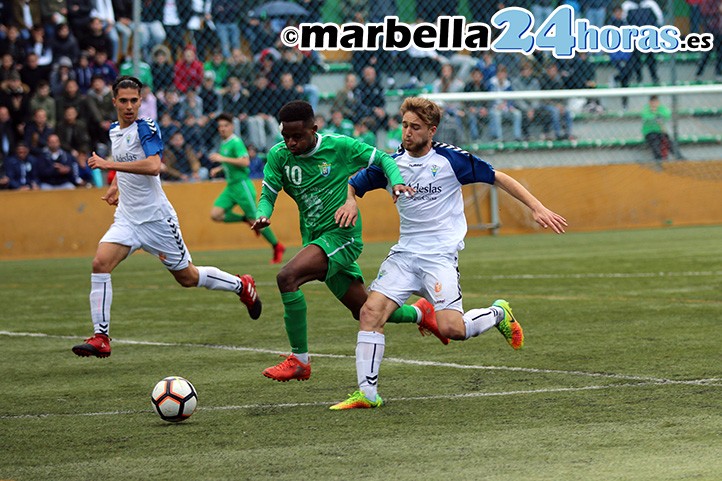 El Vázquez se mete en la lucha por el ascenso tras doblegar al Marbella (2-1)