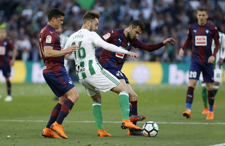 El Betis de Loren Morón asalta el quinto puesto y sigue en Europa