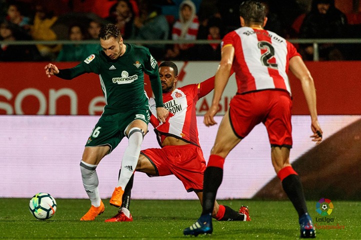 El Real Betis vence al Girona con gol de Loren en la lucha por Europa