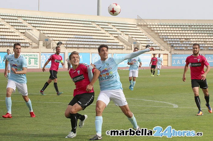 El Marbella se asegura (1-1) la fase de ascenso pero cede el liderato en El Ejido