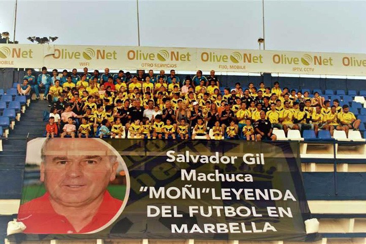 El fútbol marbellí rinde un merecido homenaje a Salvador Gil "Moñi"