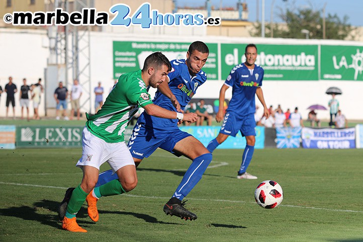 El Marbella FC vuelve a pagar caro sus errores y cae ante el Sanluqueño (2-0)