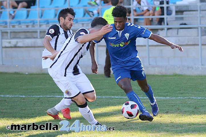 El Marbella FC se estrena a domicilio y merece más en Badajoz (0-0)