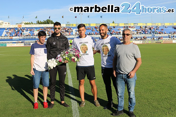 El Marbella FC recuerda a José Mari con un emocionante minuto de silencio