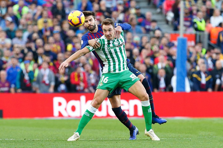 Loren iguala a su padre como único marbellí en conquistar el Camp Nou