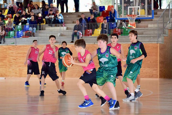 Doble triunfo de los infantiles del Costa Marbella y partidazo de las cadetes