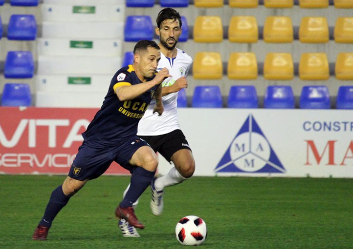 El Marbella FC da la cara ante UCAM pero despide el año con derrota (1-0)