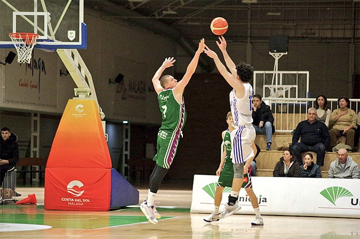 El CB Marbella firma una contundente victoria ante Unicaja (65-84)