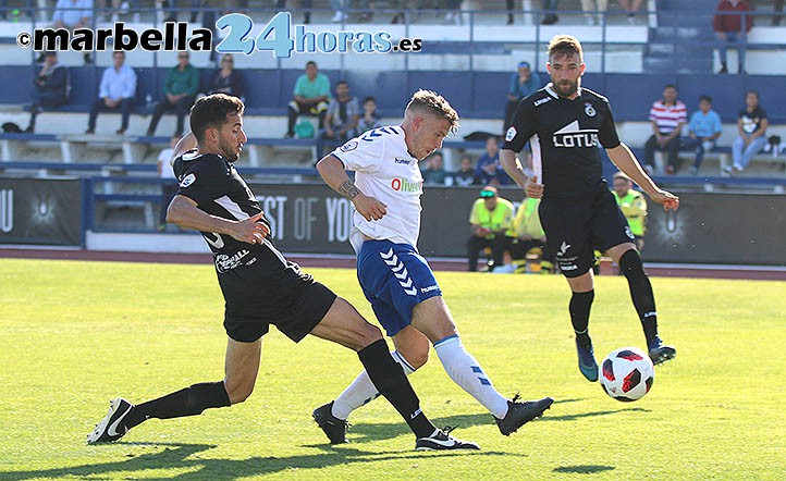 El Marbella iguala ante la Balona su mejor racha de partidos sin perder (2-0)