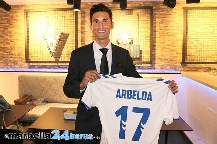 Arbeloa disfruta con el brillante triunfo del Marbella ante la Balona