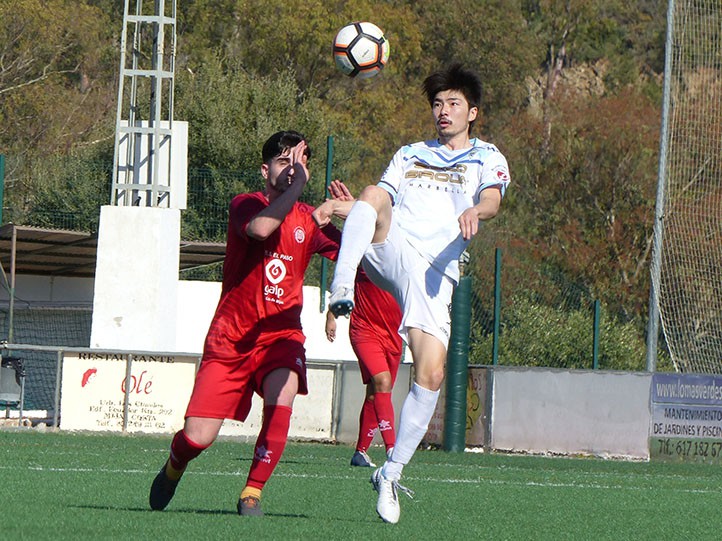 El Atlético Marbella se reencuentra con la victoria ante el CD Ronda (0-2)