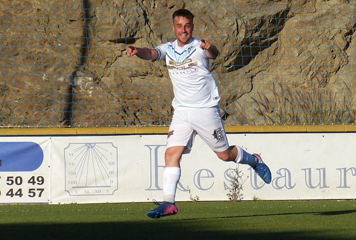 Álvaro Corral da la victoria al Atlético Marbella ante el CD Trabuco (4-0)