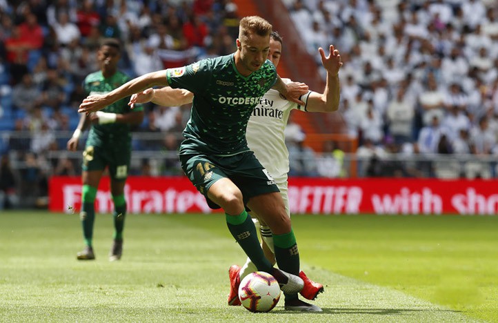 Loren se convierte en el primer marbellí en conquistar y marcar en el Bernabéu