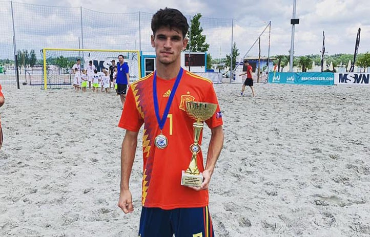 El marbellí Álex Achutegui conquista el Europeo sub-21 de fútbol playa