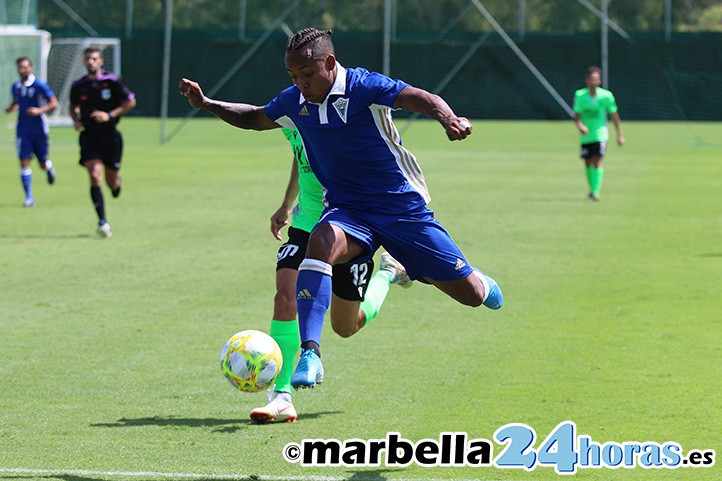 El Marbella FC muestra su mejor versión para someter al Melilla (5-0)