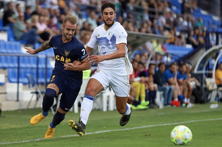 El Marbella FC roza el triunfo en el campo del UCAM Murcia (2-2)