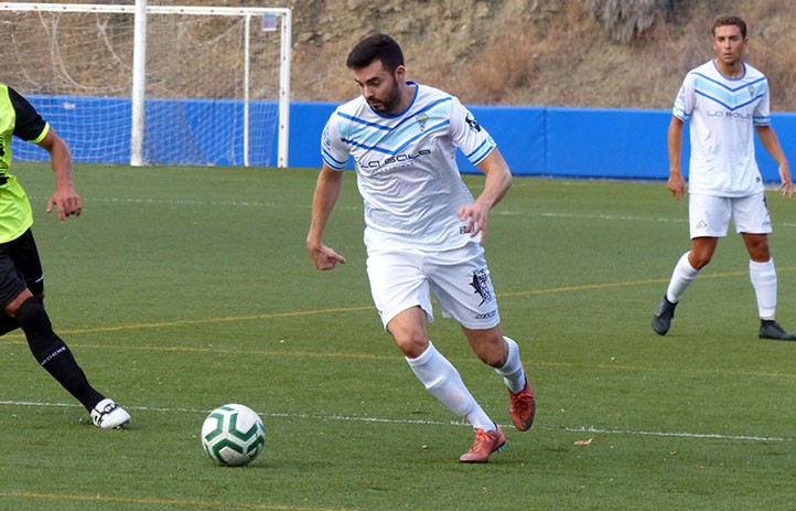 El Atlético Marbella ya es segundo tras golear al Athletic Fuengirola (1-4)