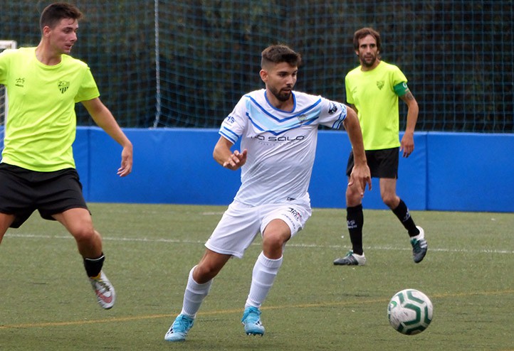 El Atlético Marbella suma (1-0) ante Algarrobo una nueva victoria en casa