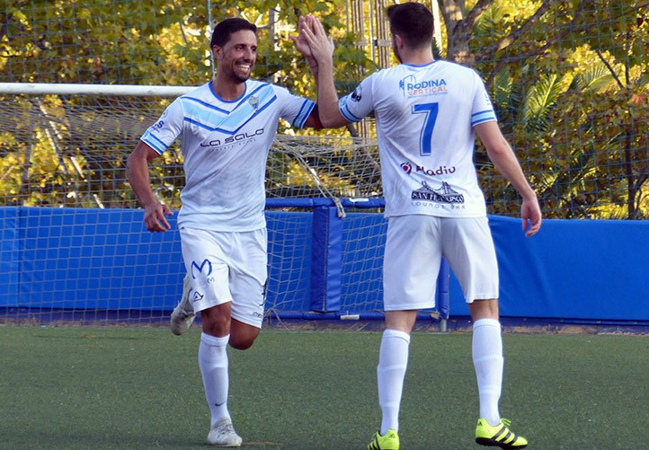 El Atlético Marbella se coloca líder tras golear al Torcal (3-0)