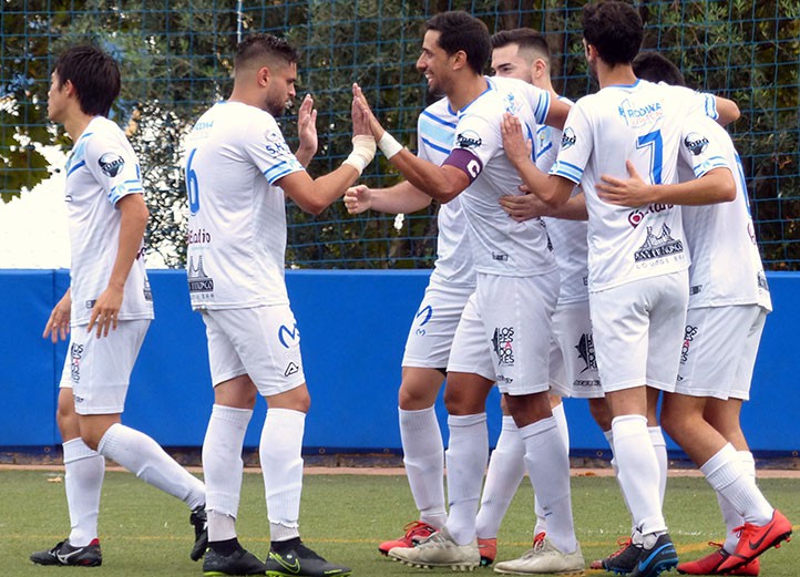 El Atlético Marbella se reencuentra con la victoria ante el CD Torrox (1-0)