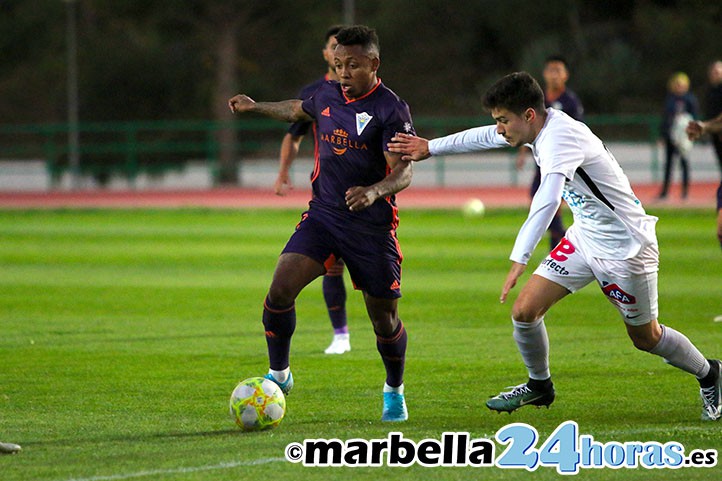 El Marbella FC pierde por la mínima en el amistoso ante el Vélez (1-2)