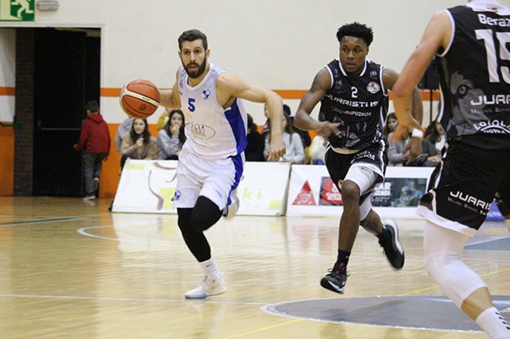 El CB Marbella aprieta pero cae ante el líder Juaristi ISB (70-63)