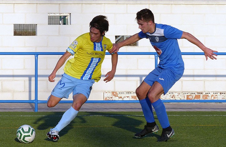 El Atlético Marbella tropieza en casa del Villanueva del Rosario (2-1)