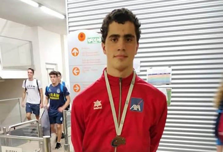 El marbellí Javier Labrador, sin piscina para entrenar, bate un récord de España