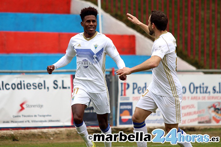 Mustafá celebra su partido 50 en el Marbella con gol al Villarrobledo