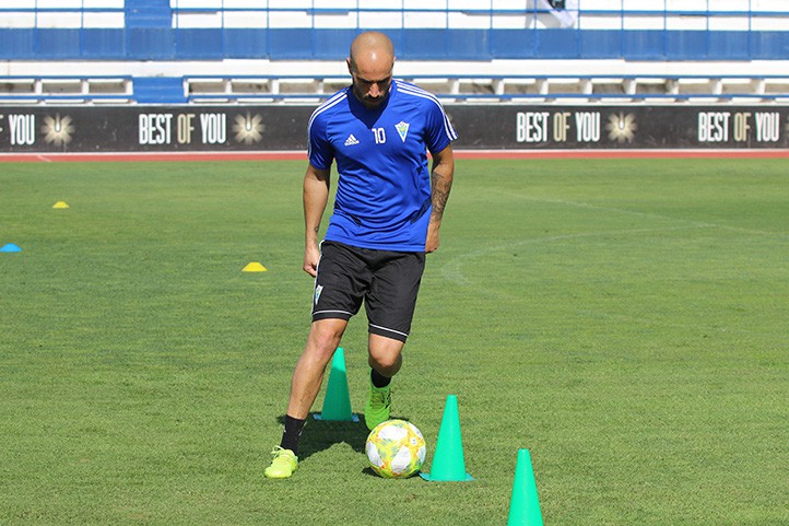 El Marbella FC toca balón en la segunda semana de entrenamientos