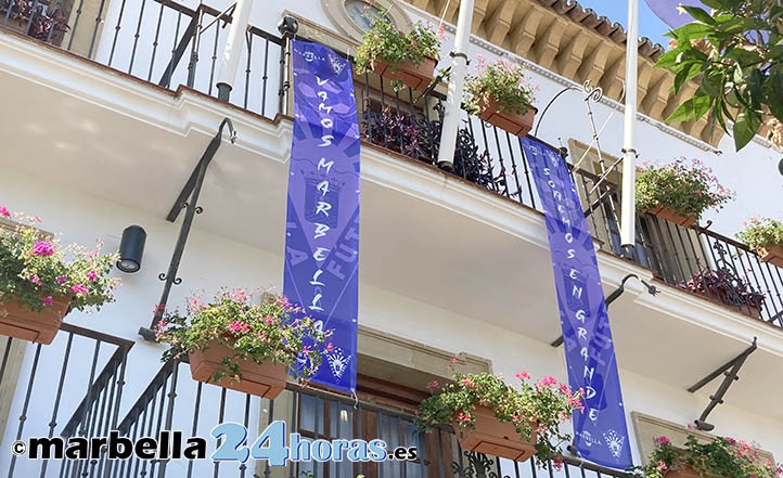 El Ayuntamiento también se 'pinta' con los colores del Marbella FC 