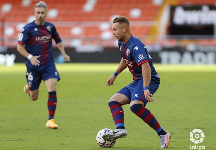 El marbellí Ontiveros debuta en Mestalla y confiesa por qué fichó por el Huesca