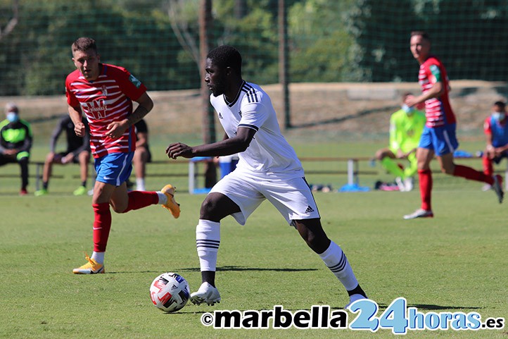 El Marbella muestra debilidades defensivas ante el Recreativo Granada